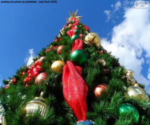 Puzzle de Árbol de Navidad con bolas y estrellas y con una gran estrella iluminada en lo alto