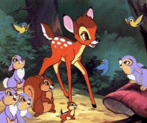 Puzzle de Bambi hablando con Tambor y sus hermanitos en el bosque