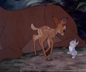 Puzzle de Bambi poniendose en pie por primera vez junto a su amigo Tambor