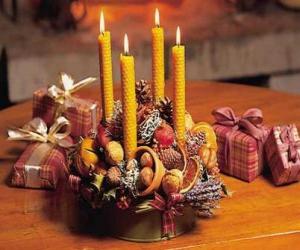 Puzzle de Centro de mesa con cuatro velas encendidas