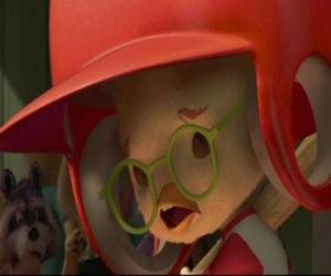 Puzzle de Chicken Little muy concentrado para batear la bola en el partido de beisbol de la escuela