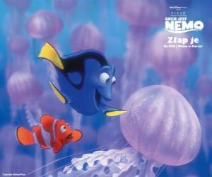 Puzzle de Dory y el padre de Nemo, Marlin, nadando entre las medusas
