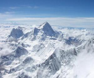 Puzzle de El Monte Everest es la montaña más alta de la Tierra, con 8.850m. Está localizada en el Himalaya, en el continente asiático, y marca la frontera entre Nepal y China.