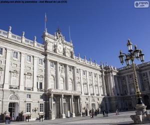 Puzzle de El Palacio Real de Madrid también conocido como Palacio de Oriente es la residencia oficial del Rey de España