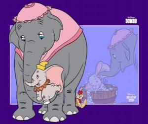 Puzzle de El pequeño Dumbo con sus grandes orejas sentado en la trompa de su mamá