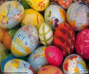 Puzzle de Huevos decorados y flores para celebrar la llegada de la Pascua