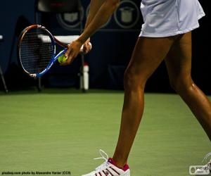 Puzzle de Jugadora de tenis preparandose para golpear un saque