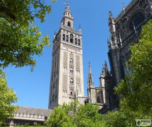 Puzzle de La Giralda, antiguo minarete de la mezquita almohade de Sevilla, actualmente el campanario de la Catedral de Sevilla