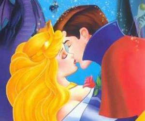 Puzzle de La princesa Aurora, en un profundo sueño debido a la maldición de la hada mala Maléfica, recibe el beso de amor verdadero del príncipe Felipe