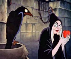 Puzzle de La Reina con la manzana envenenada hablando con su cuervo