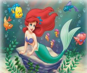Puzzle de La sirenita Ariel soñando con su principe azul al lado de su amigo el pez Flounder