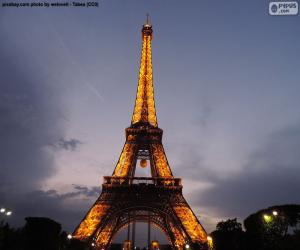 Puzzle de La Torre Eiffel de Paris en el Campo de Marte a la orilla del río Sena