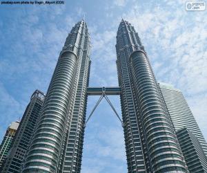 Puzzle de Las  impresionantes Torres Petronas con 88 pisos y 452 metros de altura, Kuala Lumpur, Malasia. Proyecto de César Pelli