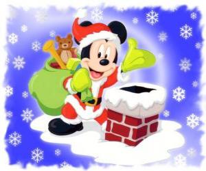 Puzzle de Mickey Mouse disfrazado de Papá Noel con un saco lleno de regalos al lado de la chimenea