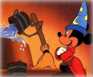 Puzzle de Mickey Mouse es el joven ayudante del brujo Yensid, haciendo trabajar la escoba