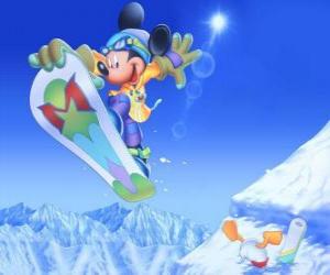 Puzzle de Mickey Mouse haciendo snowboard
