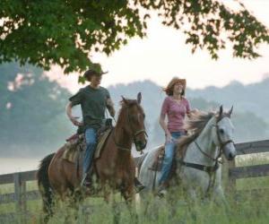 Puzzle de Miley Stewart / Hannah Montana (Miley Cyrus) montando a caballo con su amigo Travis Brody (Lucas Till) 