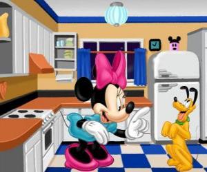 Puzzle de Minnie en la cocina con Pluto