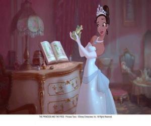 Puzzle de Pensando que ella es una princesa, el príncipe le pide a Tiana, que lo bese para romper el hechizo 