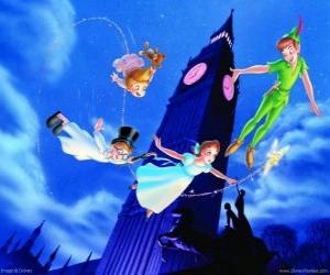 Puzzle de Peter Pan, Wendy, Michael y John volando por el cielo de Londres