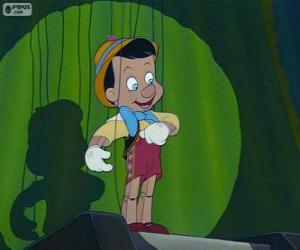 Puzzle de Pinocho contento, en una actuación