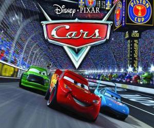 Puzzle de Rayo McQueen en el circuito en plena competición seguido por dos de sus adversarios