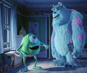 Puzzle de Sulley y su amigo Mike en el mundo de los humanos, boca abiertos con los juguetes.