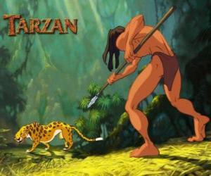 Puzzle de Tarzán luchando con su lanza contra un leopardo 