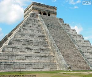 Puzzle de Templo o Pirámide maya de Kukulcán en la antigua ciudad de Chichén Itzá en la península del Yucatán, México