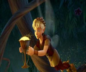 Puzzle de Terence lleva la copa llena de polvos magicos para que nazca Tinker Bell o campanilla