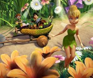 Puzzle de Tinker Bell volando entre las plantas junto sus amigos Clank y Bobble