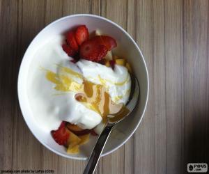 Puzzle de Vasito de yogur o yogurt y la cucharita llena