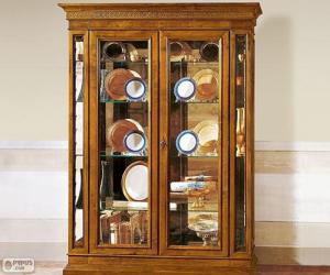 Puzzle de Vitrina con objetos decorativos, mueble cerrado y acristalado