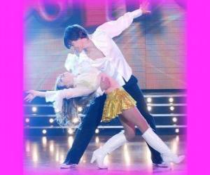 Puzzle de Antonella y Bruno bailando