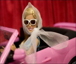 Puzzle de Barbie conduciendo su coche