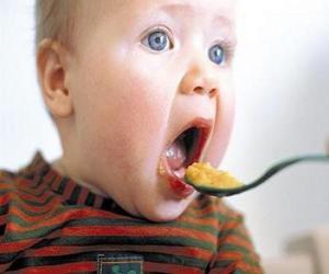 Puzzle de Bebé, comiendo