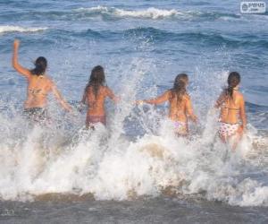 Puzzle de Chicas bañandose en el mar