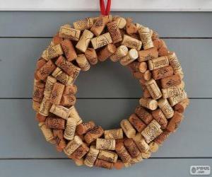 Puzzle de Corona navideña hecha con tapones de corcho