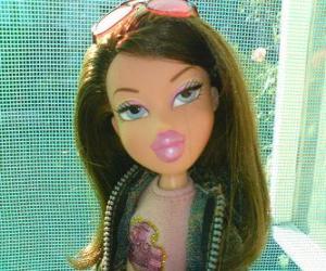 Puzzle de Dana ama el centro comercial y las compras. Es puertorriqueña.