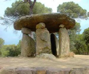 Puzzle de Dolmen, construcción de piedra del neolítico en forma de gran mesa de piedra