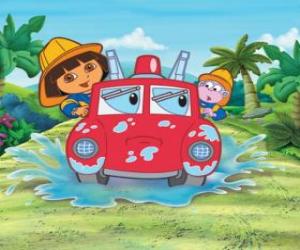 Puzzle de Dora, la niña exploradora, al lado del mono Botas, con un coche de bomberos