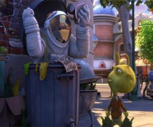 Puzzle de El capitán Charles Chuck Baker, escondido en un cubo de basura