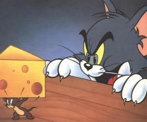 Puzzle de El gato Tom sorprende al ratón Jerry llevándose un trozo de queso