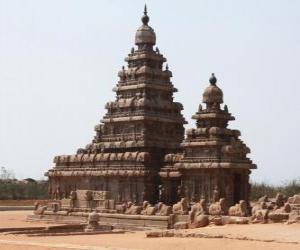 Puzzle de El templo de la Orilla se encuentra en el Golfo de Bengala y está construido en bloques de granito, Mahabalipuram, India