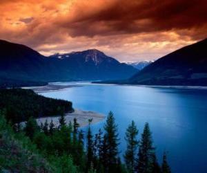 Puzzle de Gran lago, entre montañas