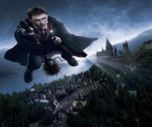Puzzle de Harry Potter volando con su escoba mágica 