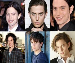 Puzzle de Jackson Rathbone es un actor y músico estadounidense, conocido principalmente por su papel de Jasper Hale en la adaptación cinematográfica de la saga de Stephenie Meyer Crepúsculo.