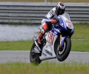 Puzzle de Jorge Lorenzo levantando rueda