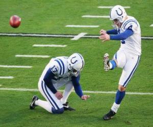 Puzzle de Kicker o chutador realizando un field goal o un kickoff