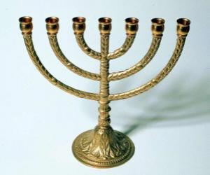 Puzzle de La Menora, Menorah o Menorá es un candelabro de siete brazos, un símbolo del judaismo